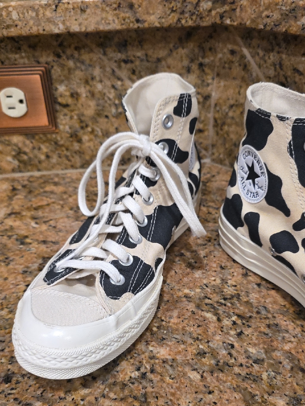 Converse Chuck Taylor All Star 70 Hi Cow Print - M7/W9 - Picture 2 of 11